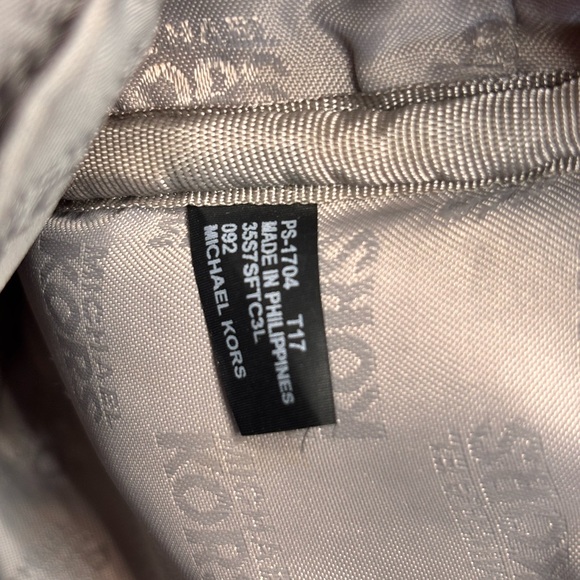 🤍👜Michael Kors Cream Pebbled Leather Crossbody - Picture 12 of 14